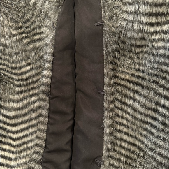 NWOT Women’s Faux Fur Vest by Jack Size Small Beautiful Stylish Soft Warm - Picture 6 of 9